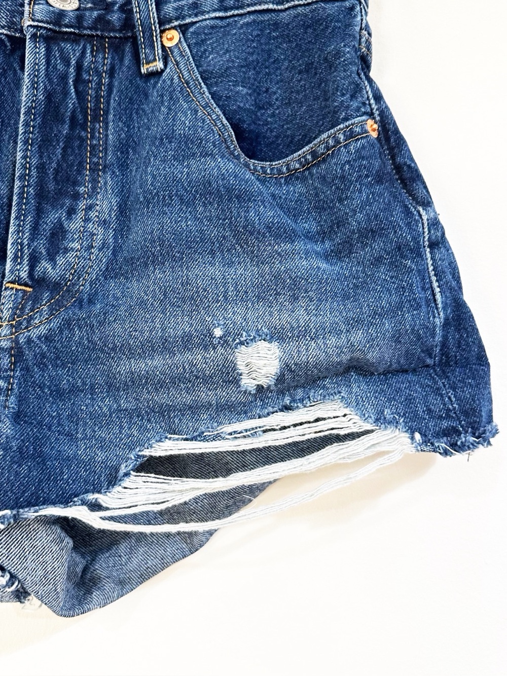 Levi’s 501 High Rise Distressed Denim Shorts Size 26 - Picture 3 of 8